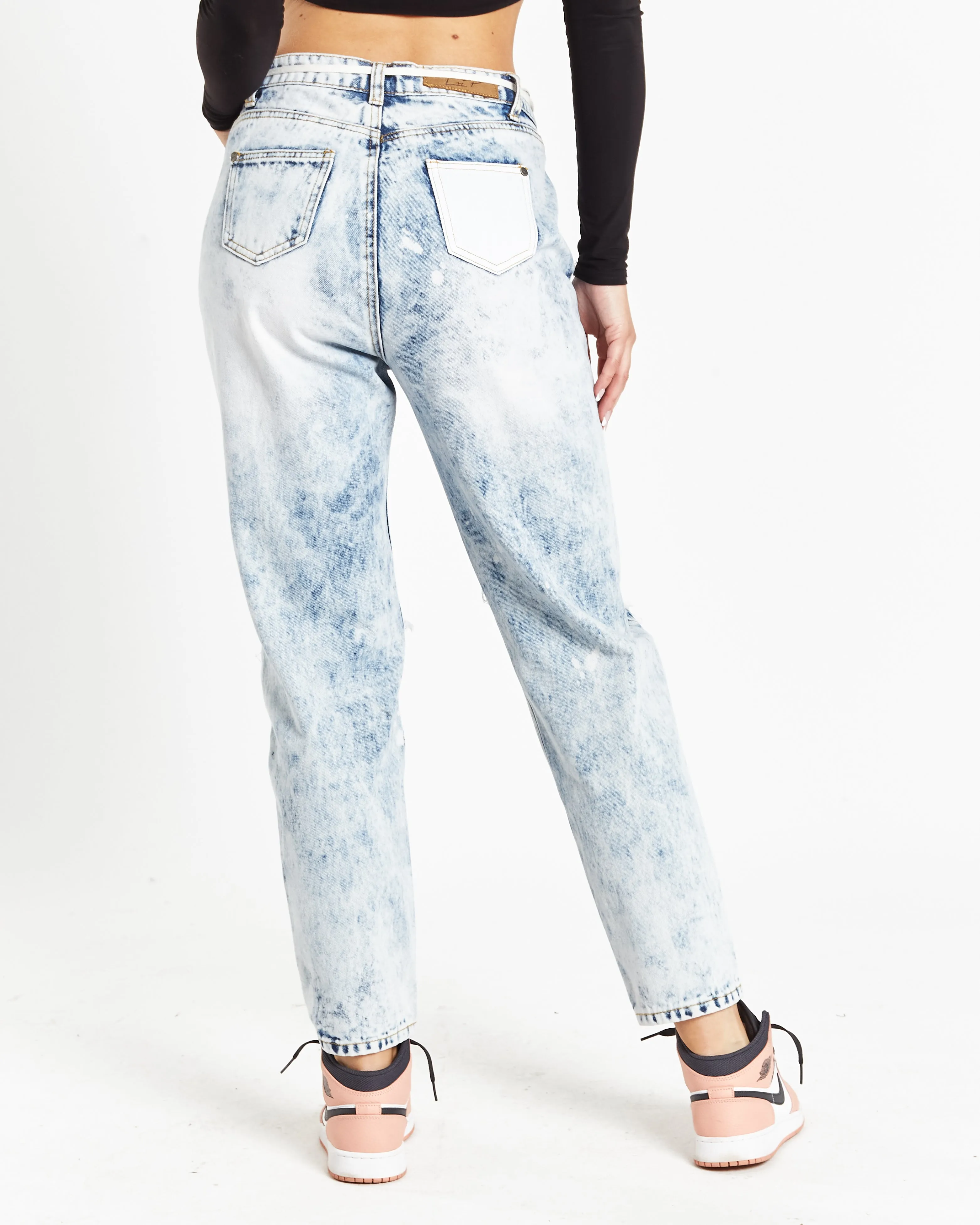 Ice-wash Ripped Knee Mom Jeans