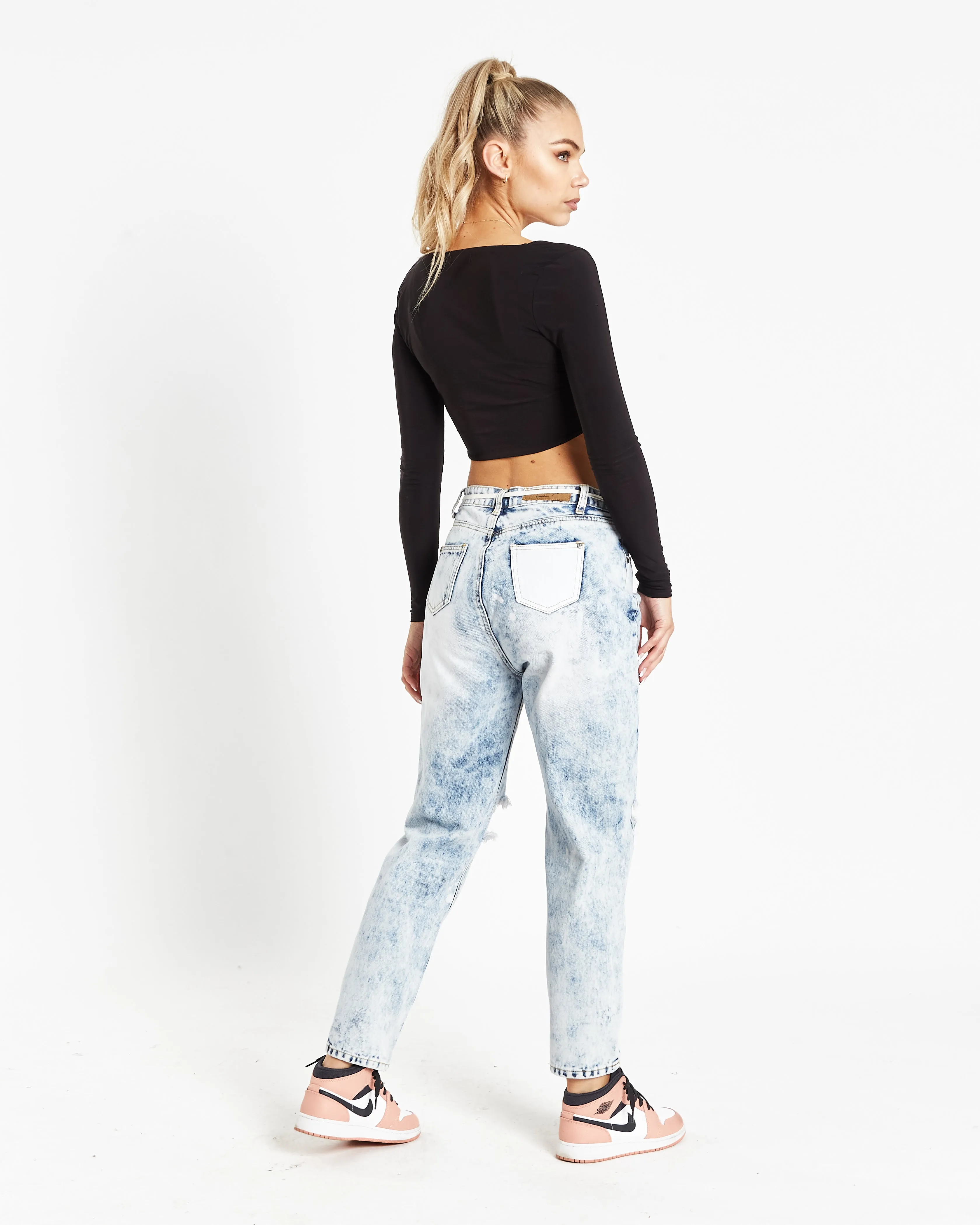 Ice-wash Ripped Knee Mom Jeans