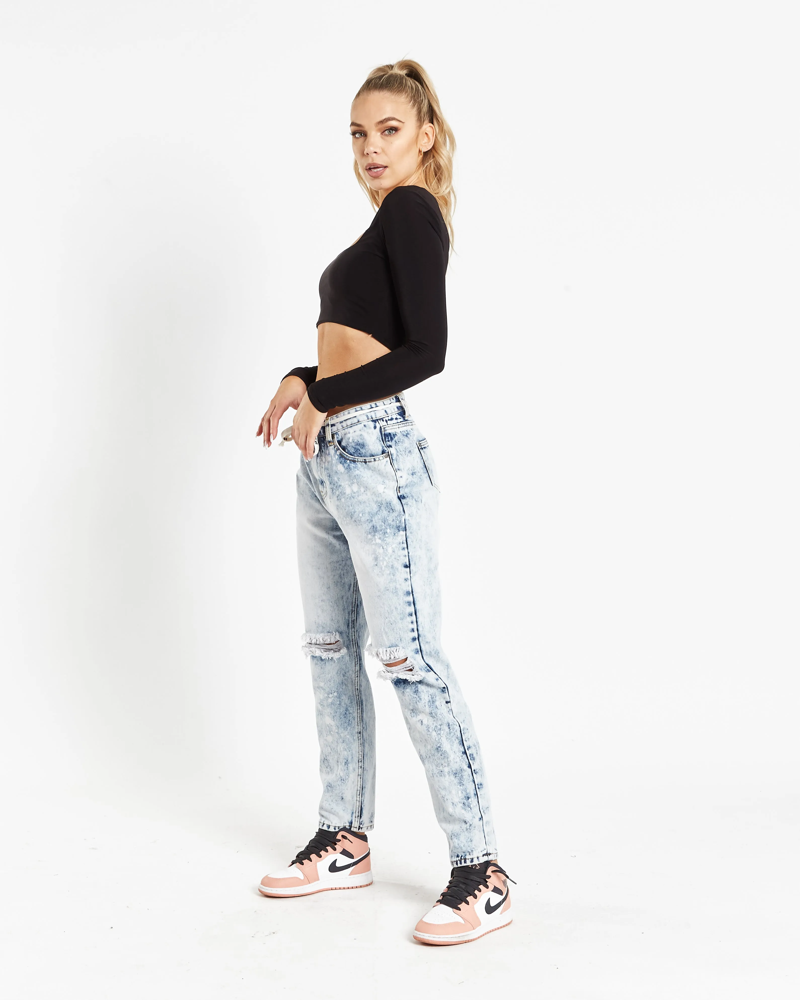 Ice-wash Ripped Knee Mom Jeans