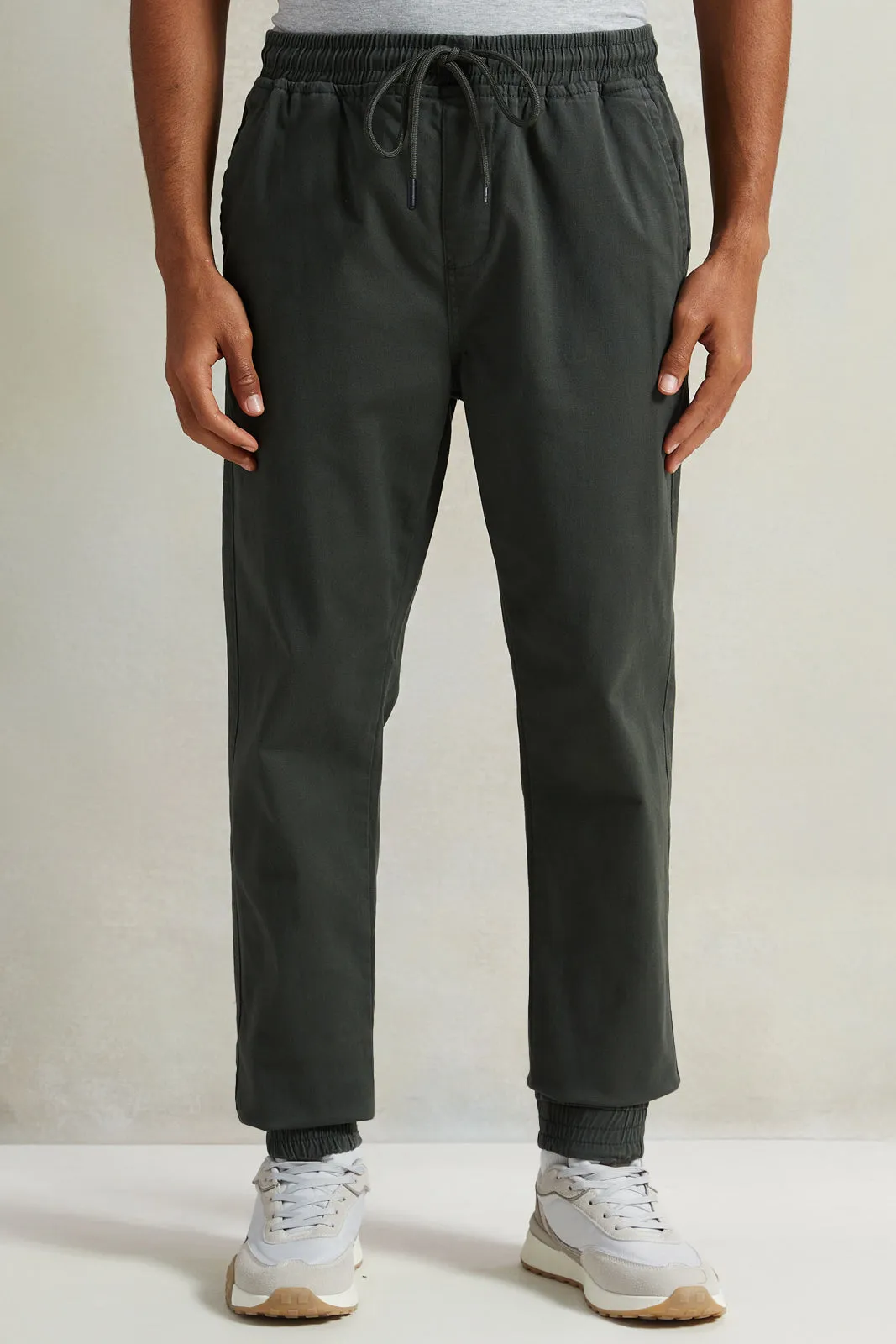 Men Olive Solid Twill Jogger